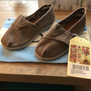 Kids toms size 11